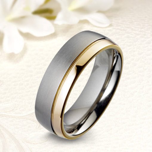 18K arannyal bevont Női Titánium karikagyűrű cirkónia kristályokkal KG-OR-T33W