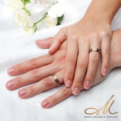 18K rozé arannyal bevont szálcsiszolt Női köves tungsten karikagyűrű KG-WT-V106W