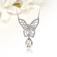   Különleges, áttört mintás pillangó alakú fehér Swarovski kristályos nyaklánc SWN-XP-B542W